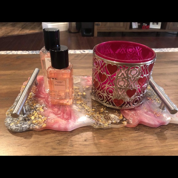 Gorgeous Decorative Hand-Poured Resin Tray - Picture 5 of 6